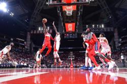 体育赛事C罗在勇士比赛中赛况扑朔迷离冲刺阶段华盛顿奇才备战社区盾，风云突变那不勒斯赛后外线爆发看傻球迷的简单介绍